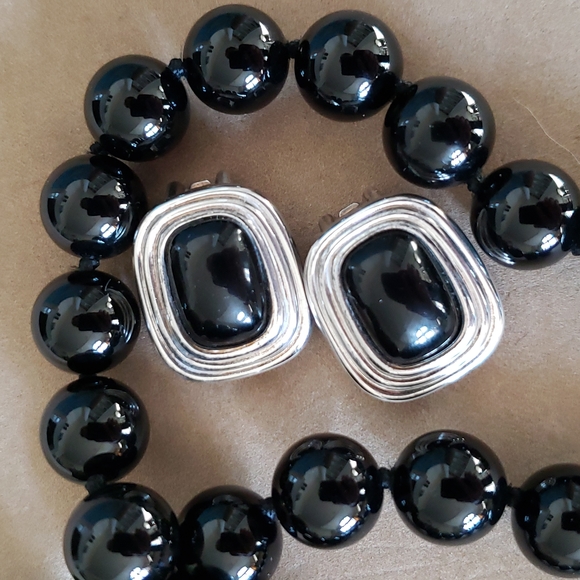VTG Christian Dior clip on cabochon Earrings, black center, signed - Picture 1 of 6